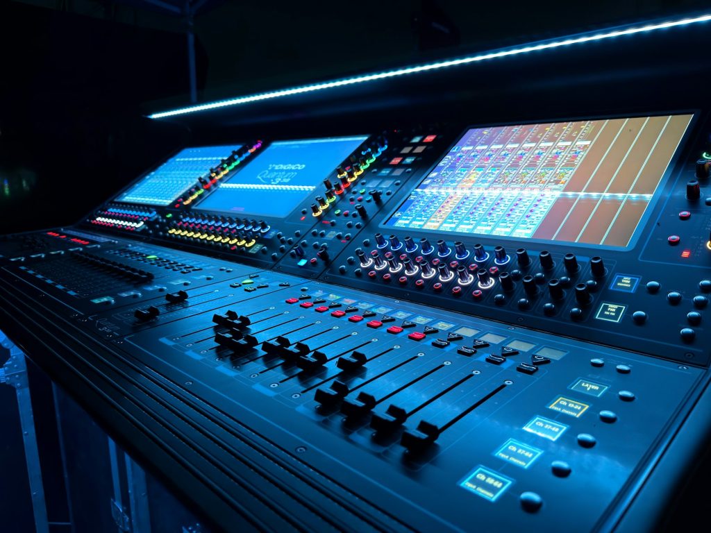 Console de mixage professionnelle pour une bat mitzvah à Écully